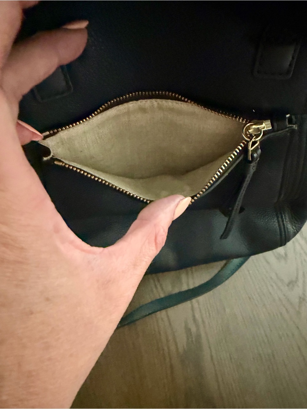 EUC Tory Burch Black Leather Halfmoon Satchel with Matching Wallet - Picture 3 of 16